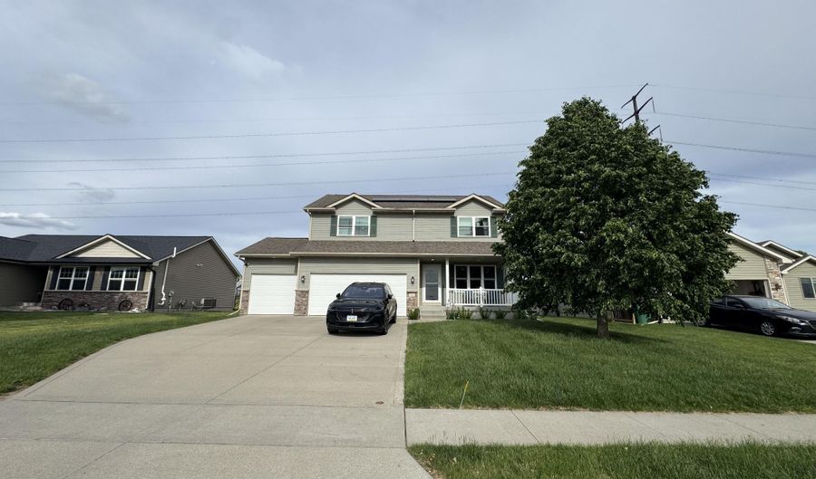 1901 30th Ave SW, Altoona, IA 50009 - 4 Beds, 4 Bath