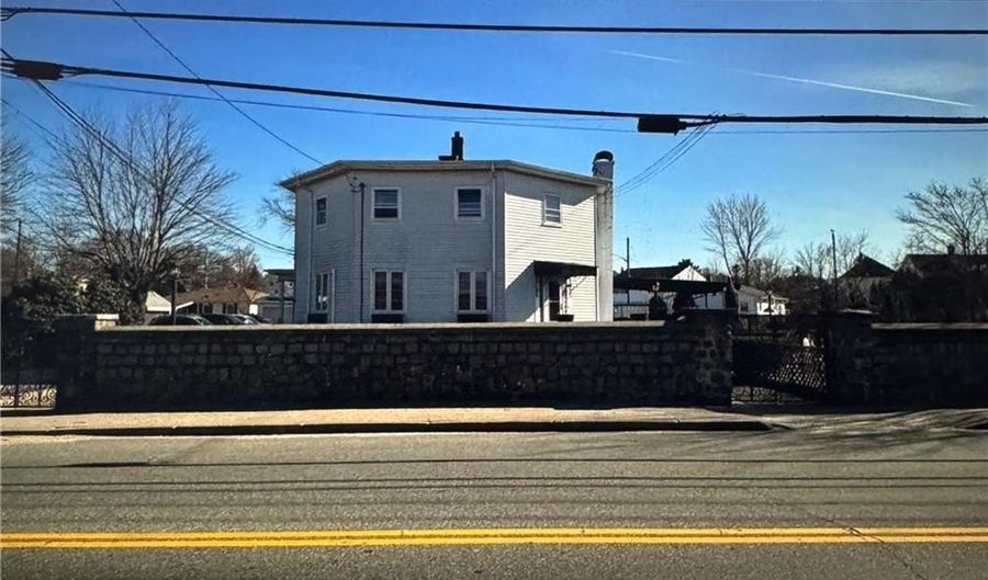 80 Phenix Ave, Cranston, RI 02920 - 9 Beds, 4 Bath