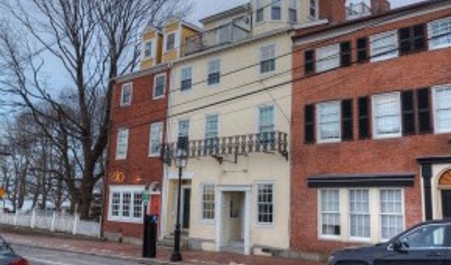 36 State St, Portsmouth, NH 03801 - 2 Beds, 2 Bath