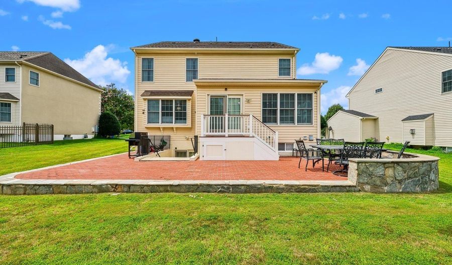 14112 BEAR CREEK Dr, Boyds, MD 20841 - 4 Beds, 5 Bath