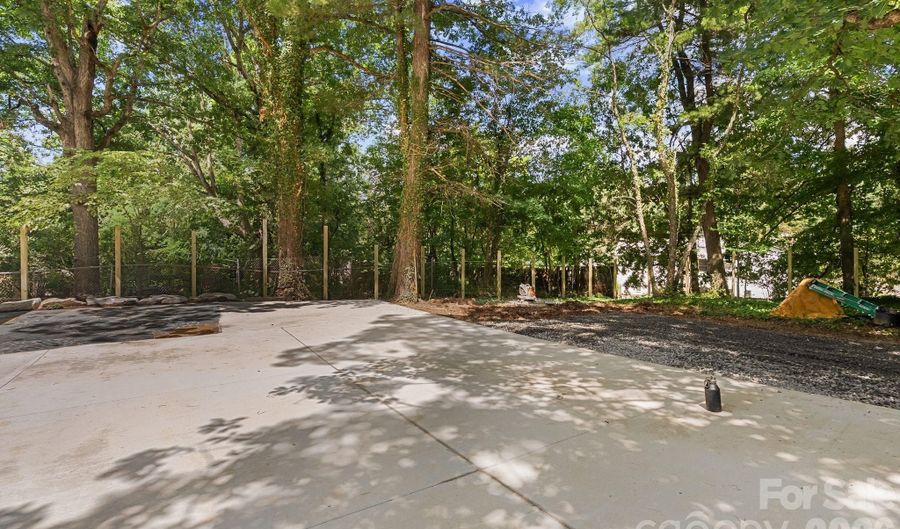 35 Grindstaff Dr, Asheville, NC 28803 - 4 Beds, 3 Bath