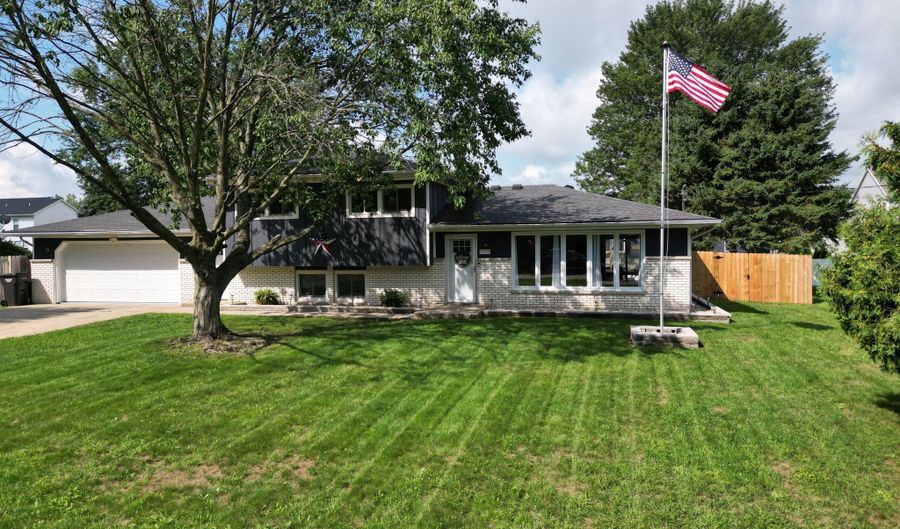 9049 VICTOR Ave, Jenison, MI 49428 - 3 Beds, 2 Bath
