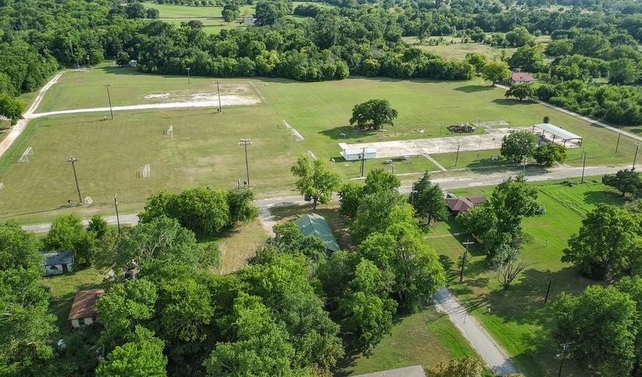 711 Jefferson St, Teague, TX 75860 - 4 Beds, 2 Bath