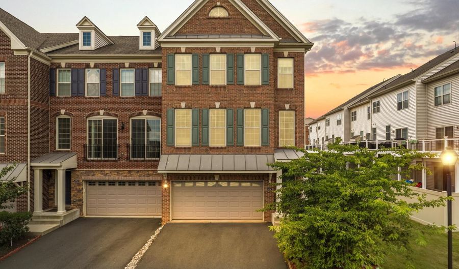 23746 HOPEWELL MANOR Ter, Ashburn, VA 20148 - 3 Beds, 4 Bath