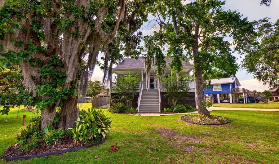 10493 Riviere Vue Dr, Biloxi, MS 39532 - 4 Beds, 4 Bath