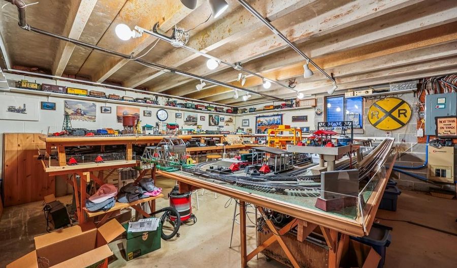 9305 FRIARS Rd, Bethesda, MD 20817 - 4 Beds, 4 Bath