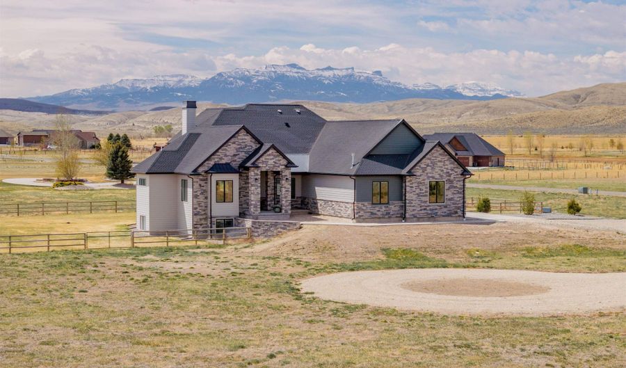 44 Sugar Bars Dr, Cody, WY 82414 - 7 Beds, 6 Bath