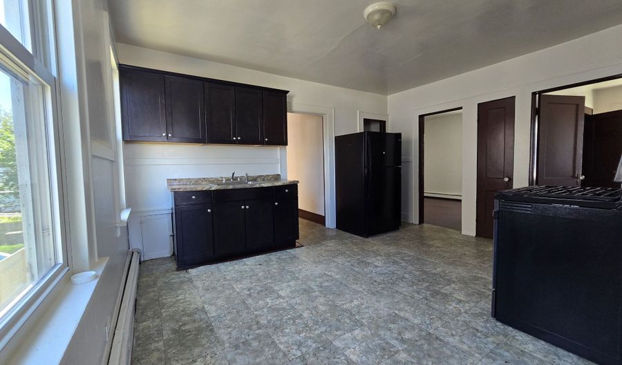 125 Hollister Ave, Bridgeport, CT 06607 - 2 Beds, 1 Bath