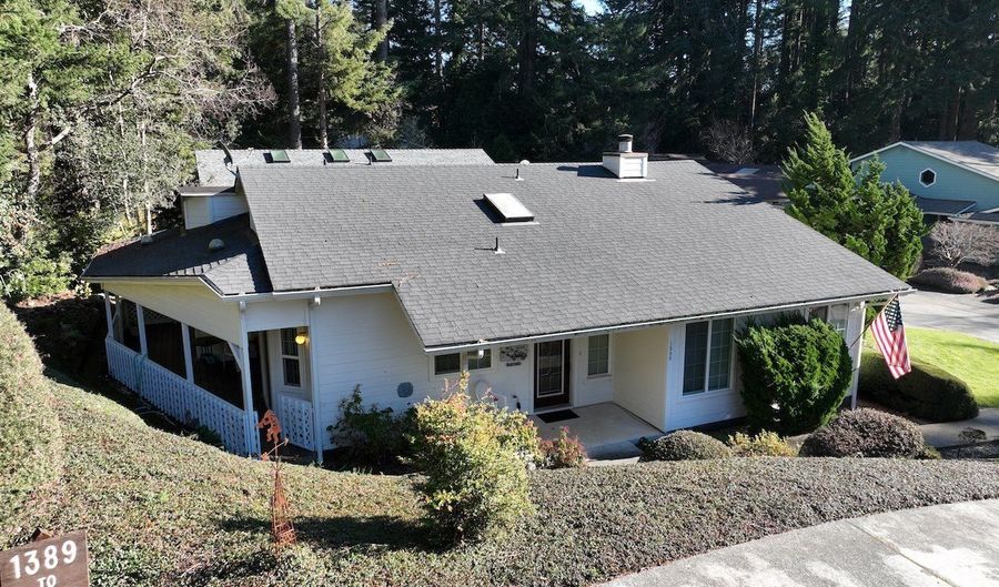 1389 GLENWOOD Dr, Brookings, OR 97415 - 2 Beds, 2 Bath