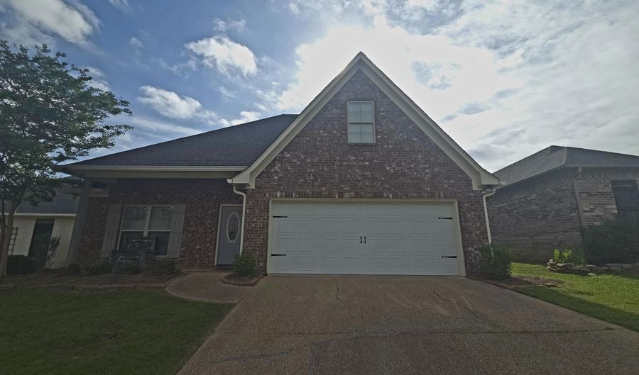 305 Flagstone Dr, Brandon, MS 39042 - 3 Beds, 2 Bath