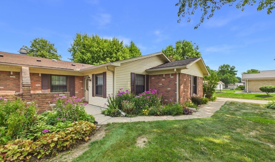 4317 Heathrow Dr, Anderson, IN 46013 - 2 Beds, 3 Bath