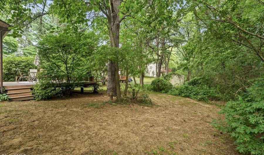 7 Hawthorn Cir, Albany, NY 12203 - 3 Beds, 3 Bath