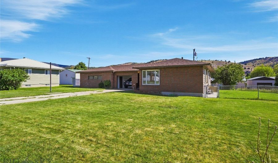 1908 Hamburg St, Anaconda, MT 59711 - 5 Beds, 2 Bath