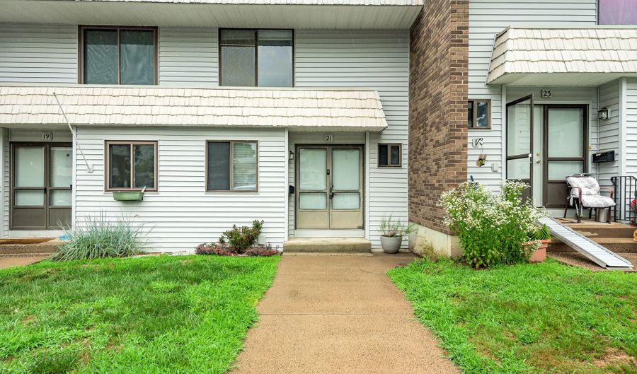 21 Pine Ct 21, Cromwell, CT 06416 - 2 Beds, 2 Bath