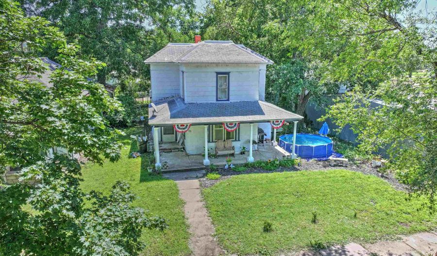 520 S A St, Arkansas City, KS 67005 - 4 Beds, 1 Bath