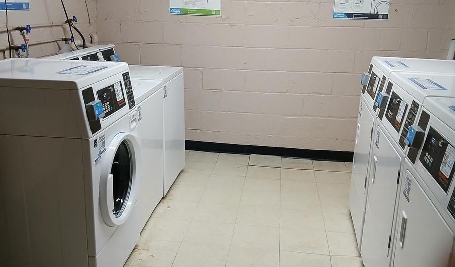 511 N ARMISTEAD St 303, Alexandria, VA 22312 - 3 Beds, 2 Bath