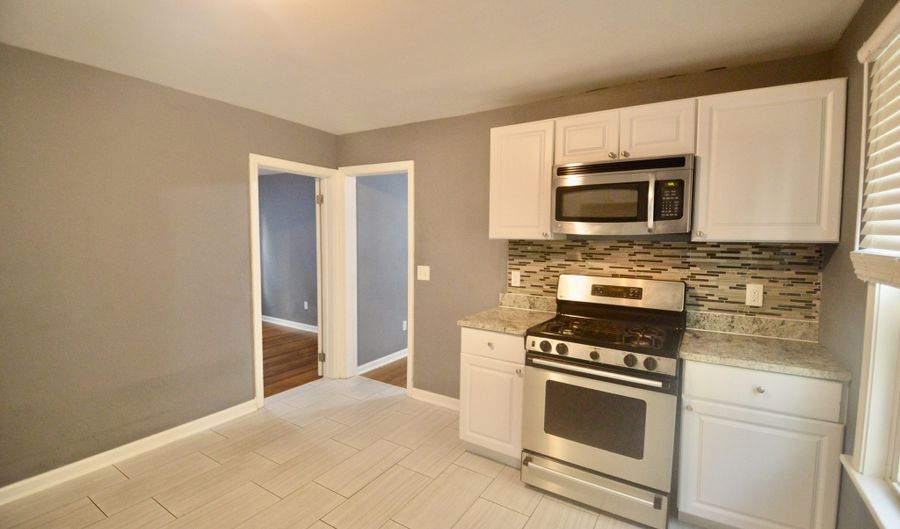 807 Brewster St, Bridgeport, CT 06605 - 2 Beds, 1 Bath