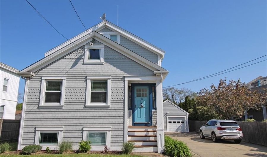 28 W Narragansett Ave, Newport, RI 02840 - 3 Beds, 2 Bath
