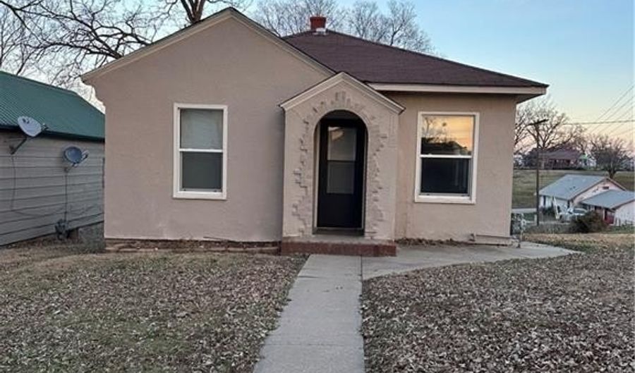 1520 S 7th St, Atchison, KS 66002 - 2 Beds, 1 Bath