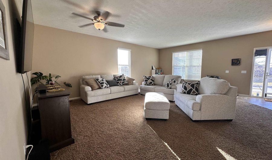 6456 Elm Hurst Dr, Papillion, NE 68157 - 4 Beds, 3 Bath