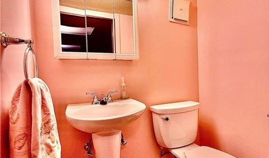 78 Viola Ave, East Providence, RI 02915 - 2 Beds, 2 Bath