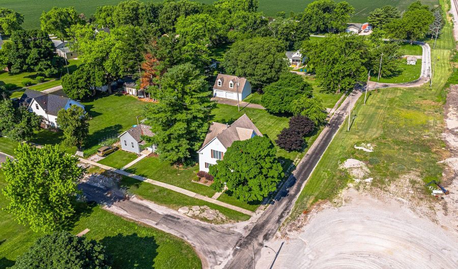 102 S Oak St, Arrowsmith, IL 61722 - 3 Beds, 2 Bath