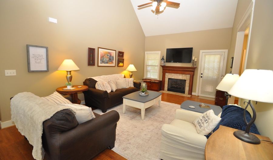 204 PARLIAMENT Pkwy, Alabaster, AL 35114 - 5 Beds, 3 Bath