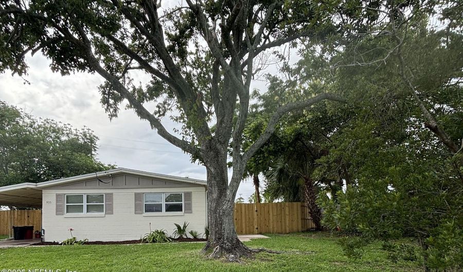 935 SAILFISH Dr E, Atlantic Beach, FL 32233 - 3 Beds, 2 Bath