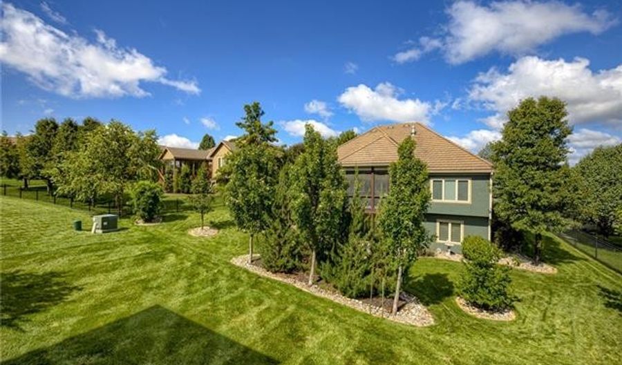 5824 Darnell St, Shawnee, KS 66216 4 Beds, 3 Baths, Single Family