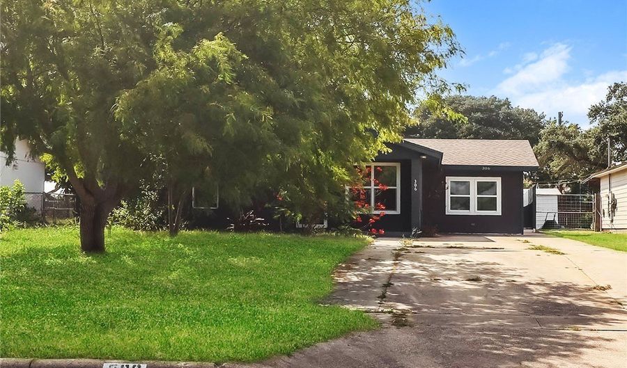 306 N Houston St, Aransas Pass, TX 78336 - 4 Beds, 1 Bath