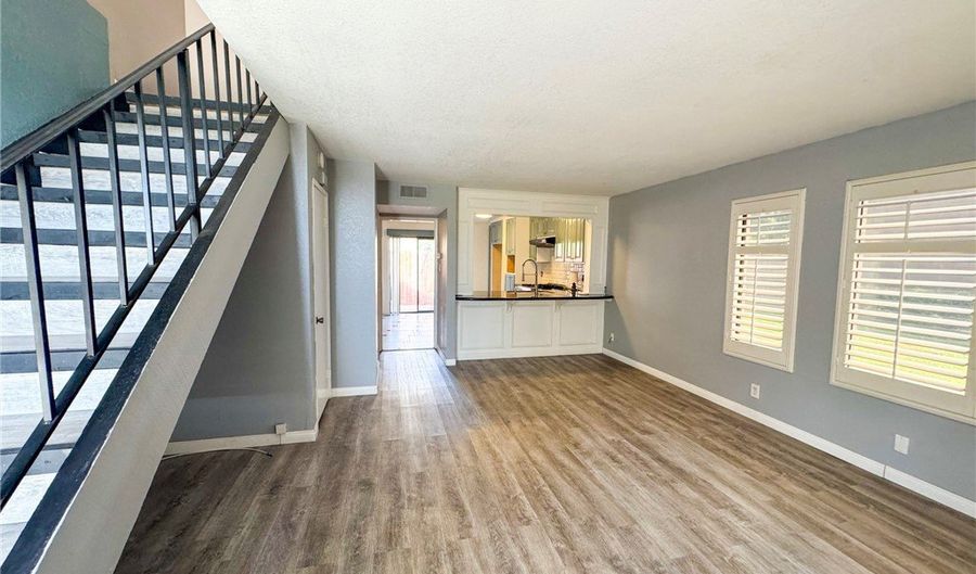 958 S Crossbow Ln 8, Anaheim, CA 92804 - 2 Beds, 2 Bath