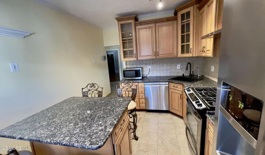 25 W 36th St, Bayonne, NJ 07002 - 2 Beds, 1 Bath