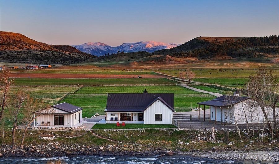1 Cabin Ln, Absarokee, MT 59001 - 3 Beds, 3 Bath