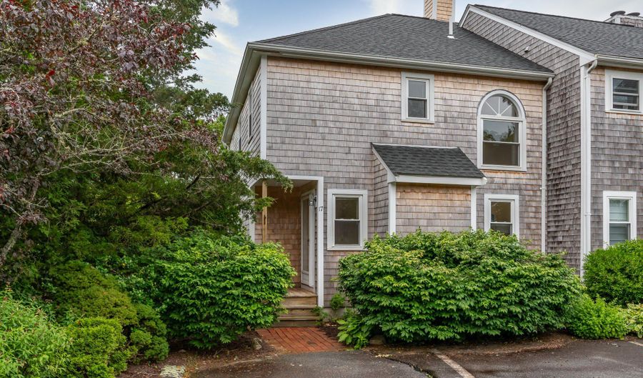 17 Harbor Hill Dr, Bourne, MA 02532 - 2 Beds, 2 Bath