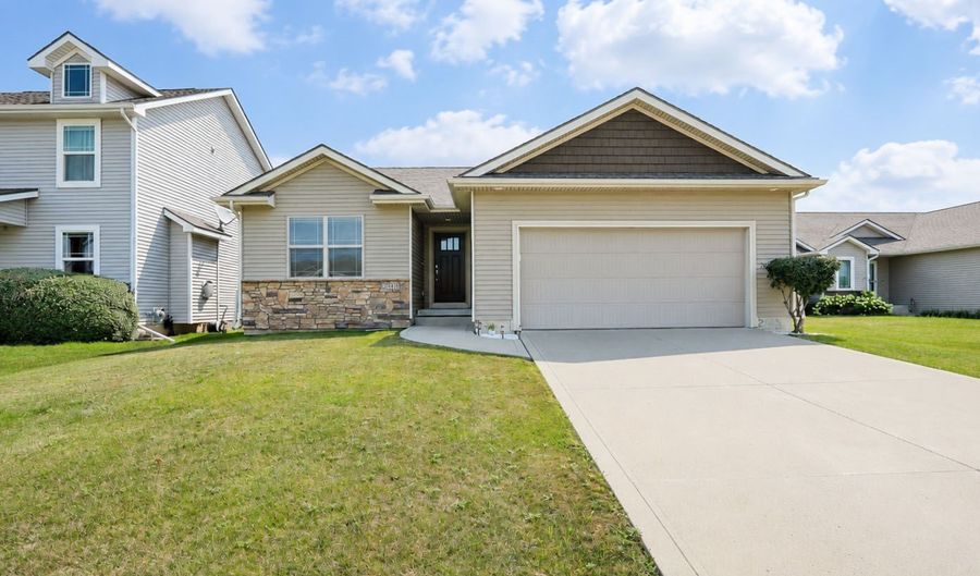 2013 NW Woodland Ct, Ankeny, IA 50023 - 3 Beds, 2 Bath
