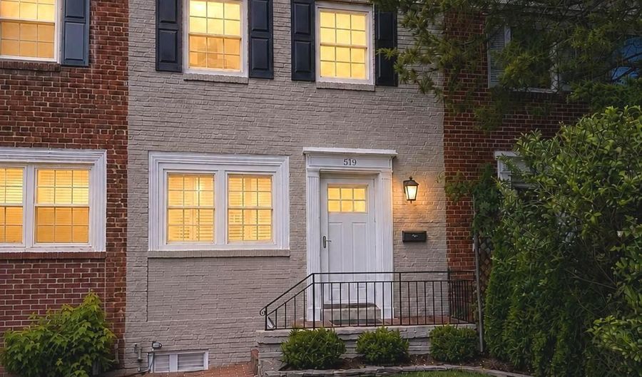 519 S FAYETTE St S, Alexandria, VA 22314 - 2 Beds, 2 Bath