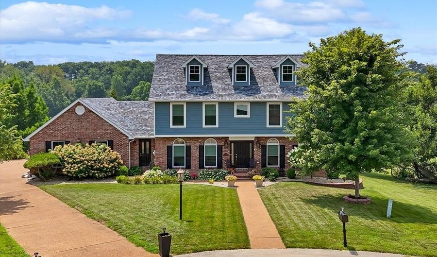 18 Woodland Hills Ct, Alton, IL 62002 - 4 Beds, 4 Bath