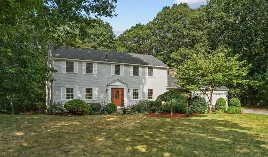 105 LYNN Cir, East Greenwich, RI 02818 - 4 Beds, 4 Bath