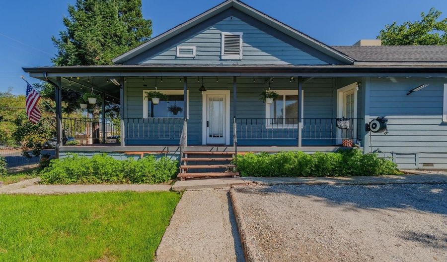 879 Pacific St, Angels Camp, CA 95222 - 2 Beds, 2 Bath