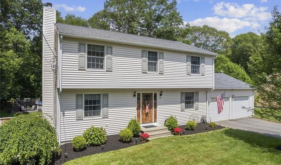117 Mesa Dr, North Kingstown, RI 02852 - 3 Beds, 3 Bath