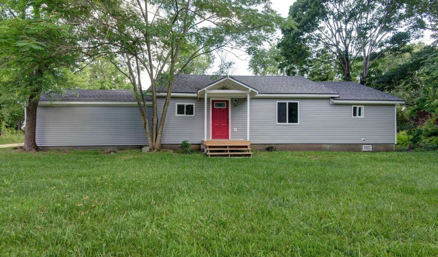 5103 Private Rd 1194, Aurora, MO 65605 - 3 Beds, 2 Bath