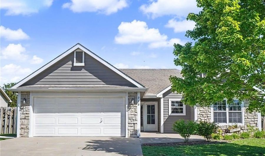 928 Bluestem Dr, Baldwin City, KS 66006 - 3 Beds, 2 Bath