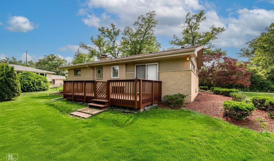 641 E Belmont Ave, Addison, IL 60101 - 3 Beds, 2 Bath