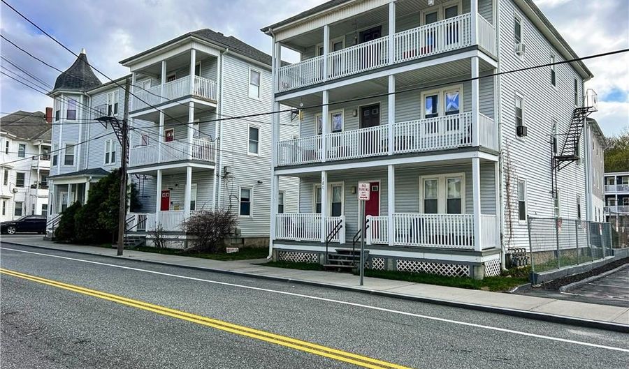 176 RAILROAD St, Lincoln, RI 02838 - 24 Beds, 9 Bath