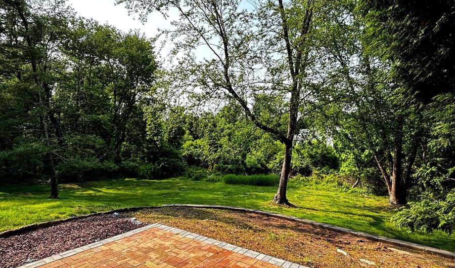 2000 RED MAPLE Grv, Ambler, PA 19002 - 2 Beds, 3 Bath