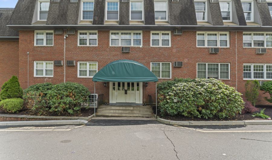 34 A Padanaram Rd 127, Danbury, CT 06811 - 1 Beds, 1 Bath