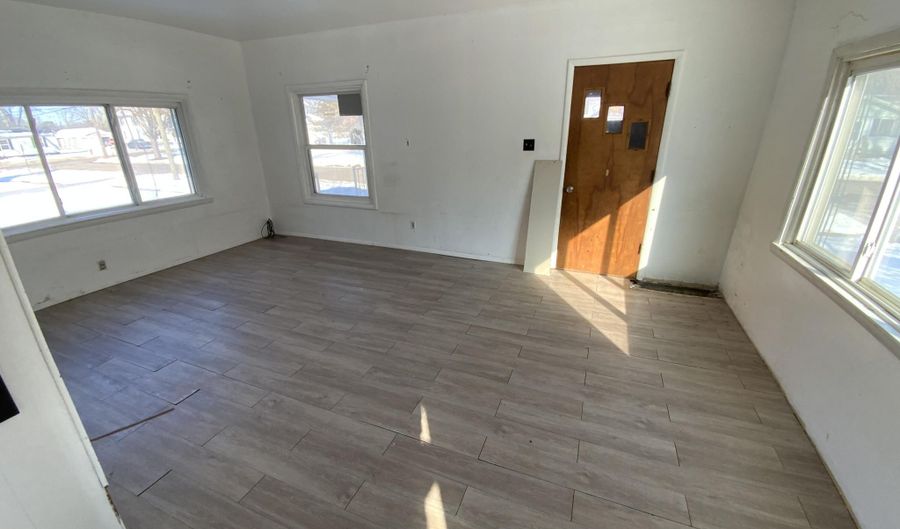 609 W Center St, Albion, MI 49224 - 4 Beds, 2 Bath