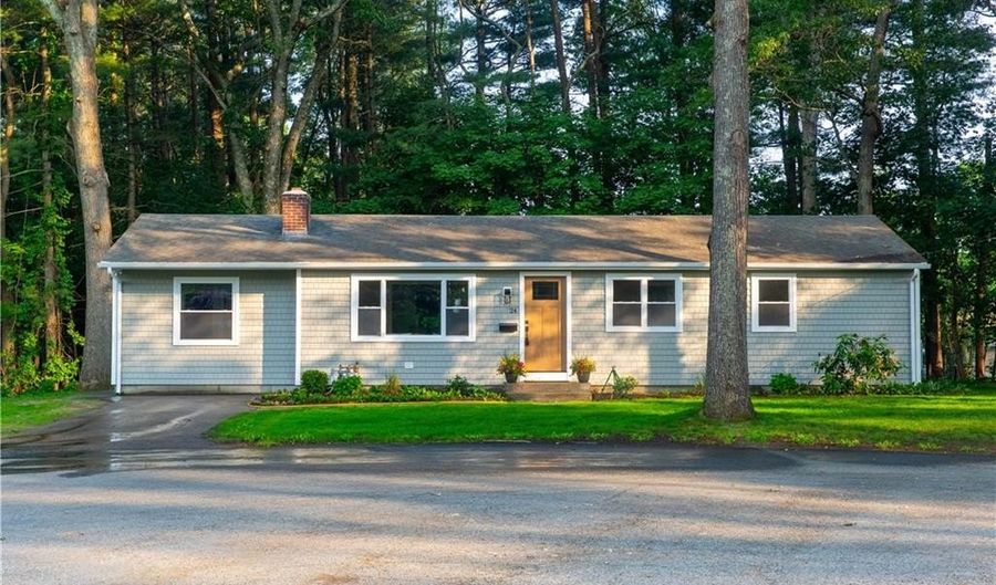 24 W Knollwood Cir, North Kingstown, RI 02852 - 4 Beds, 2 Bath