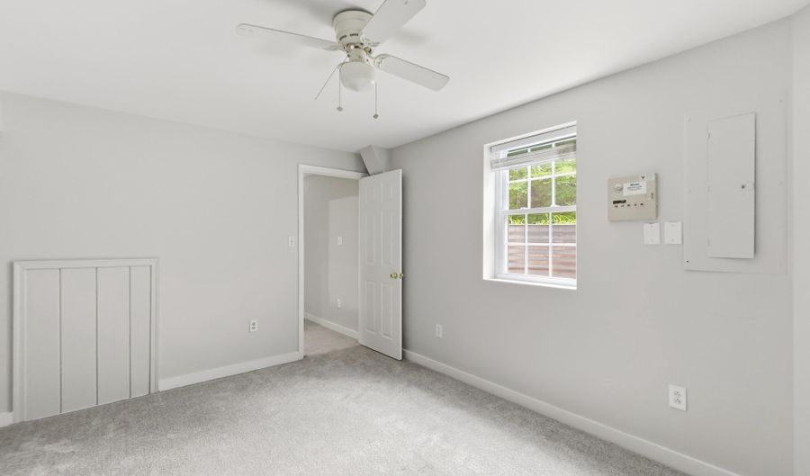 24674 PEACH ORCHARD Ln, Aldie, VA 20105 - 5 Beds, 4 Bath