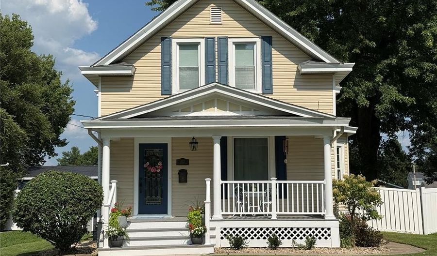 1821 Evergreen Ave, Alton, IL 62002 - 2 Beds, 2 Bath